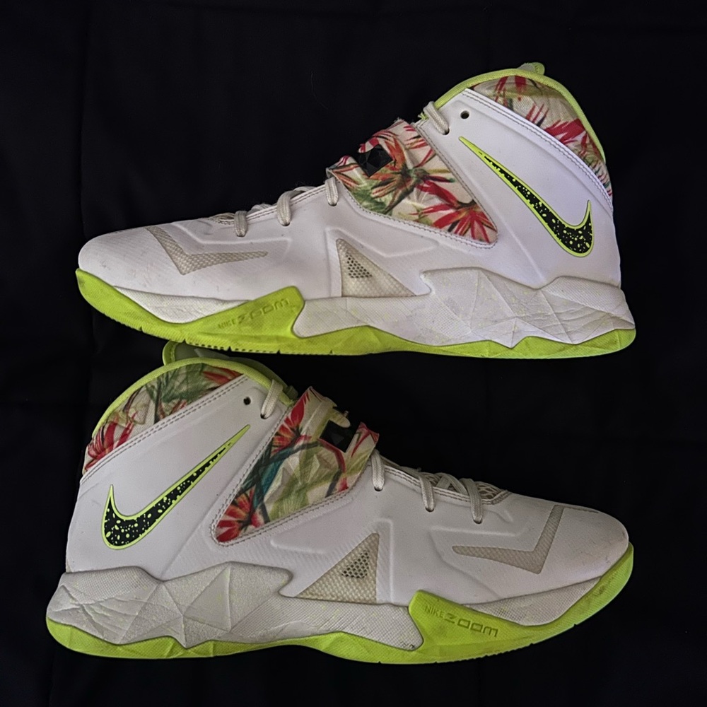 Nike Lebron Zoom Men's Soldier VII Kings Pride Shoe White Black Volt Size 10.5